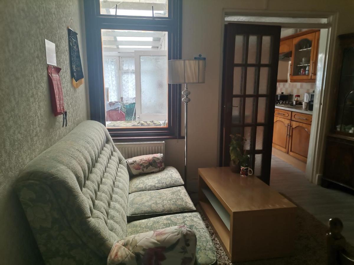 Double Room Available- London Seven Kings Seven Kings Train Station Илфорд Екстериор снимка