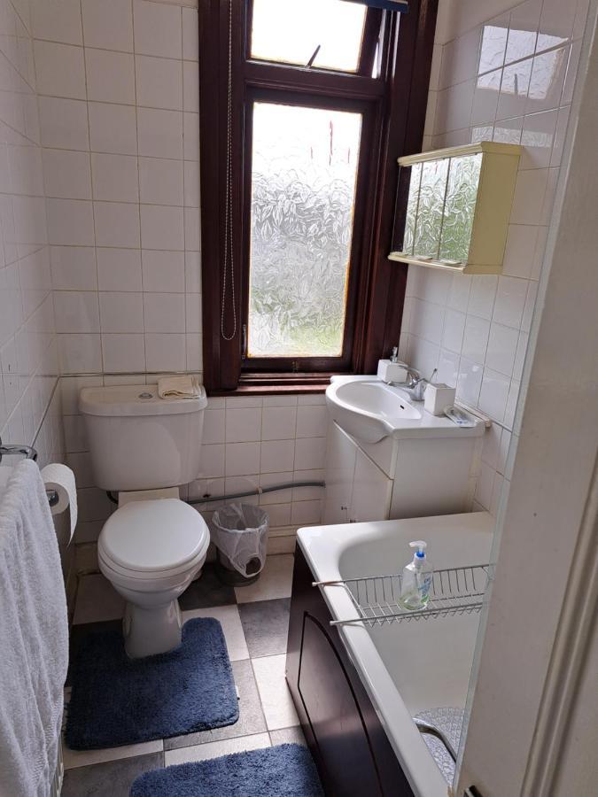 Double Room Available- London Seven Kings Seven Kings Train Station Илфорд Екстериор снимка